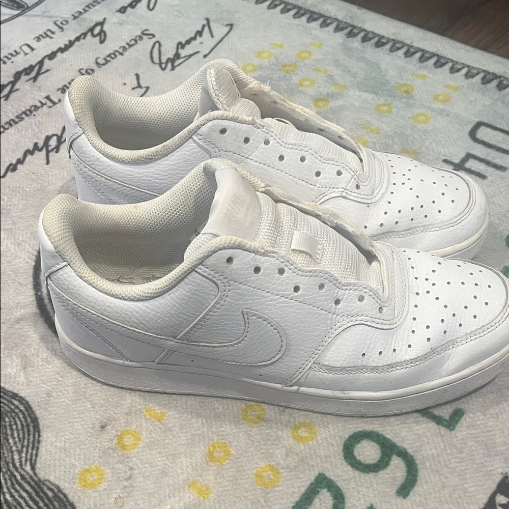 GUC. Nike. Womens 8.5. Men’s 7.